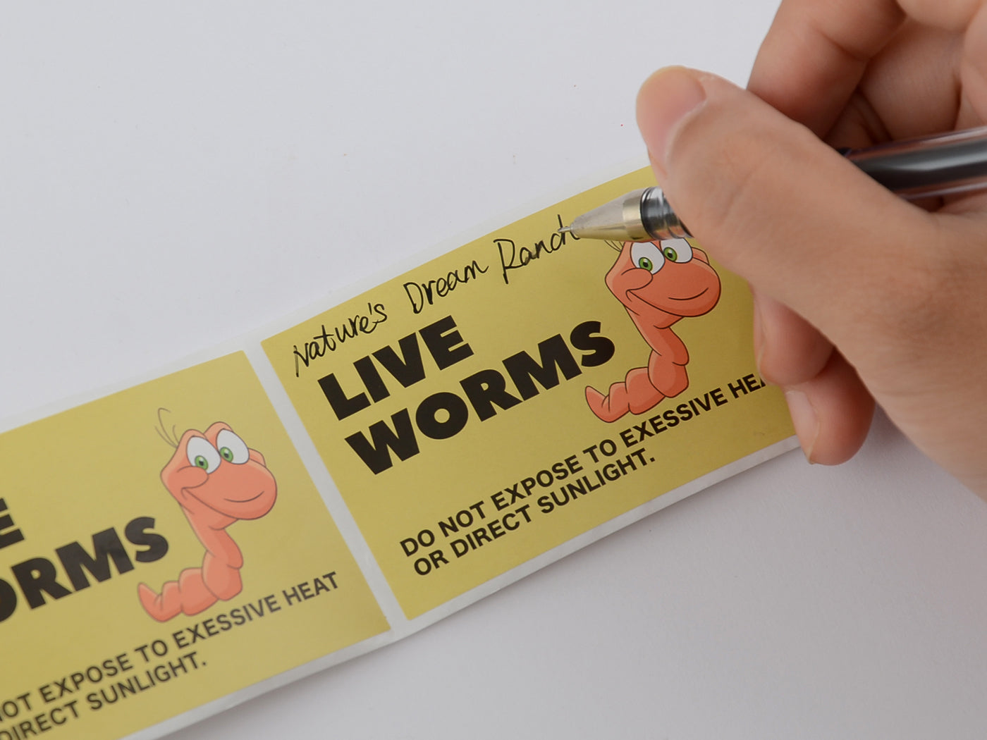 1.9"x 2.9" 200 Sticker Label Per Roll LIVE WORMS Do Not Expose to Excessive Heat or Direct Sunlight Label for Shipping and Moving